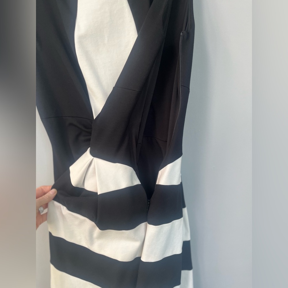 chic and flattering dress (8) - Picture 9 of 9